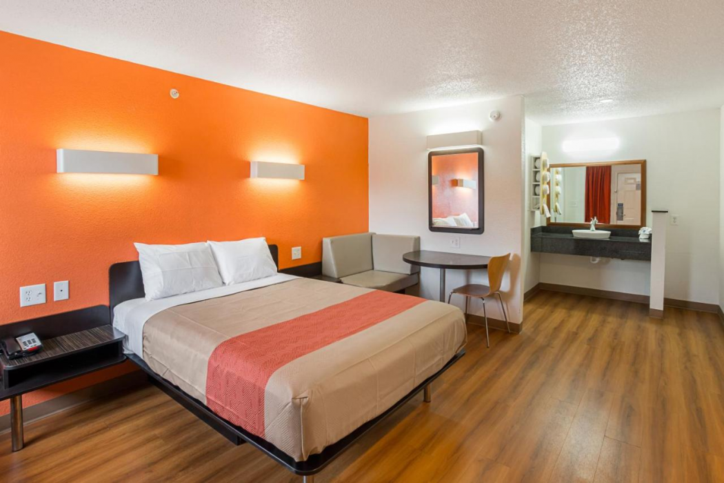 Motel6 Grand Prairie, TX - Near Six Flags Drive 11/44
