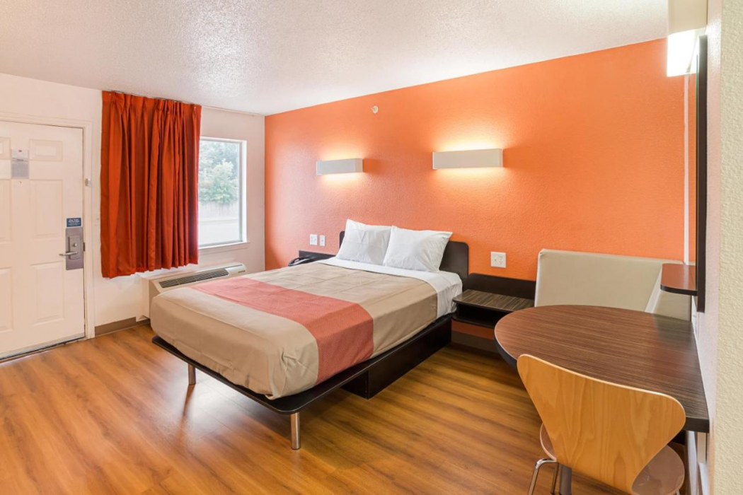 Motel6 Grand Prairie, TX - Near Six Flags Drive 15/44
