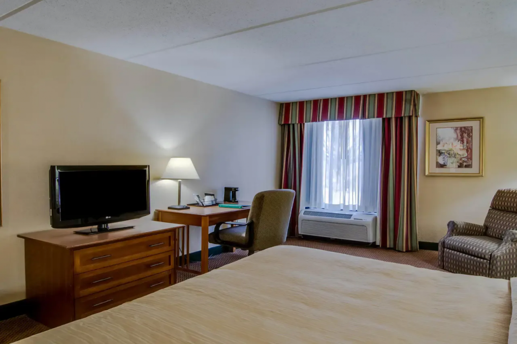 Quality Hotel and Conference Center Bluefield WV 21/56