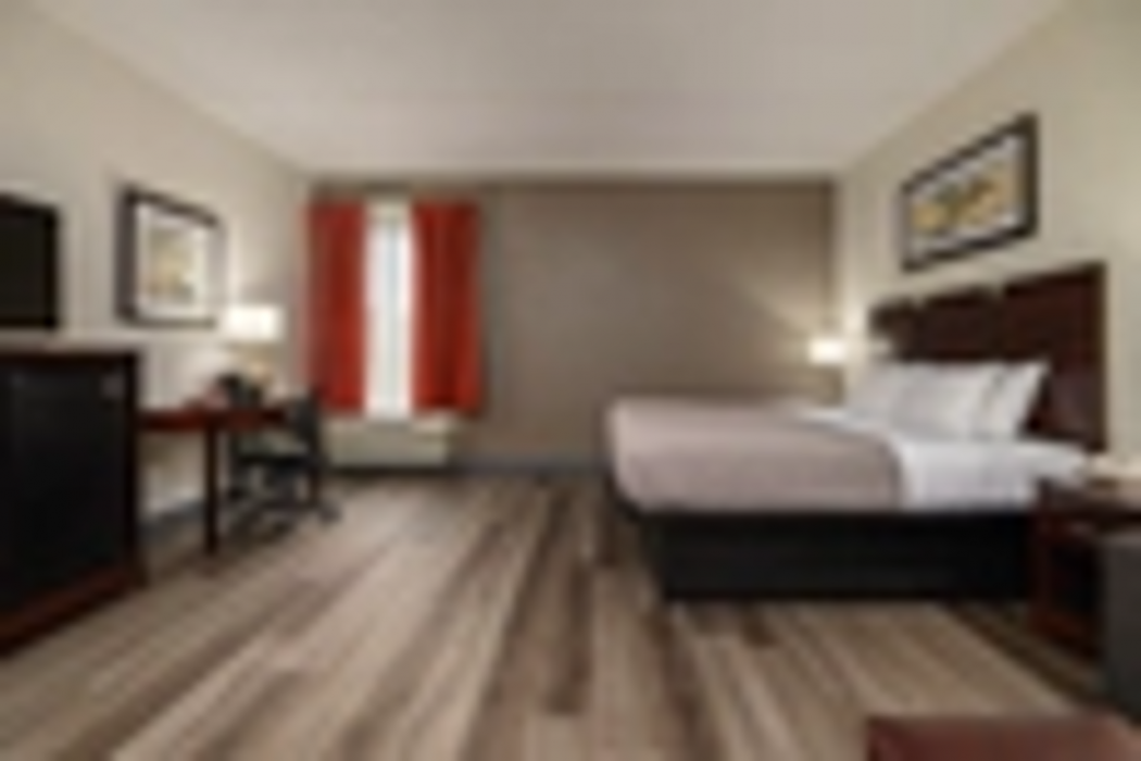 Quality Inn & Suites Lexington South 12/36