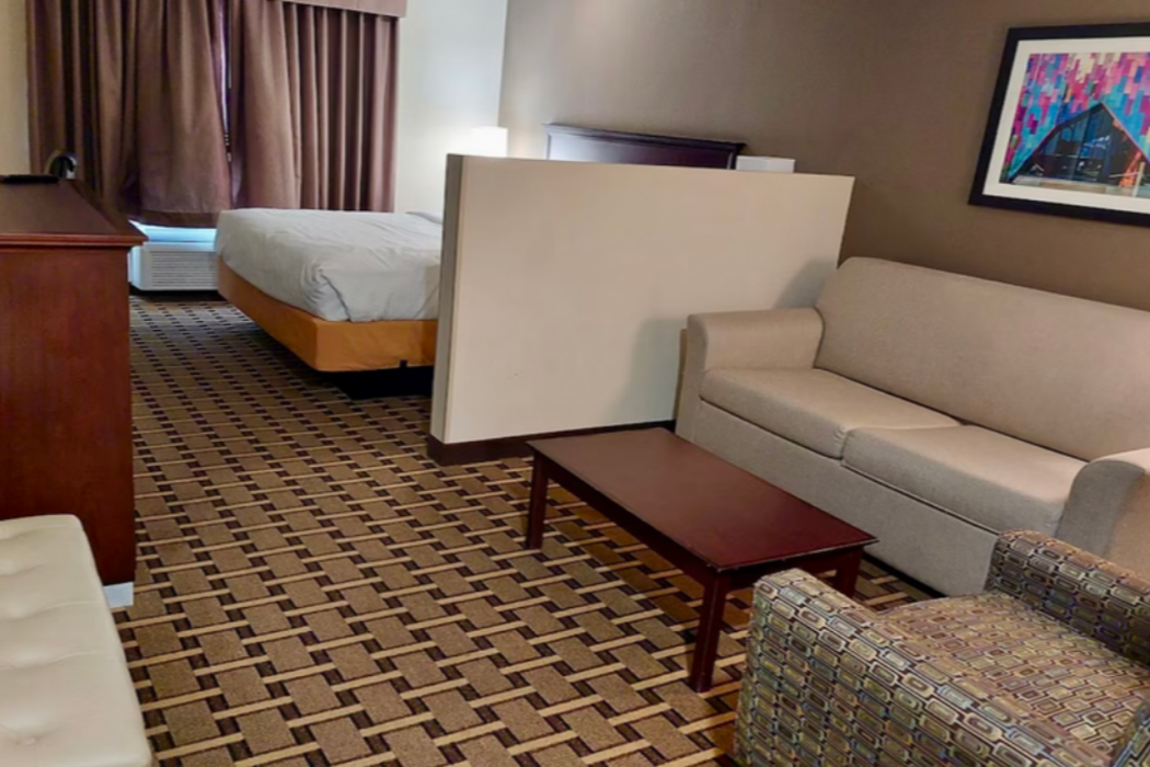 Sonesta Essential Hotels Overland Park 6/18