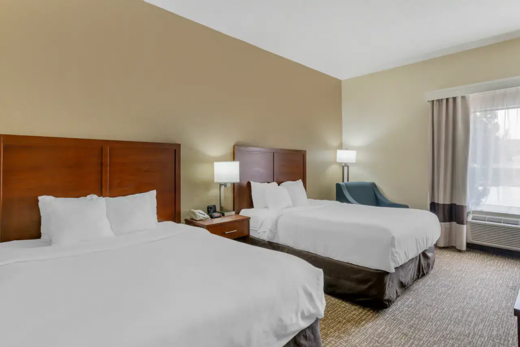 Comfort Inn & Suites La Grange - Louisville Area 6/24