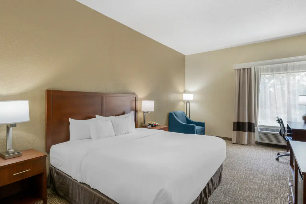 Comfort Inn & Suites La Grange - Louisville Area 7/24