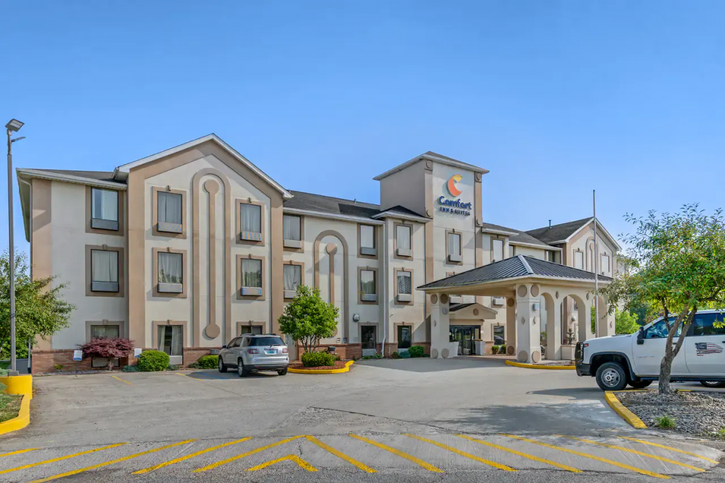 Comfort Inn & Suites La Grange - Louisville Area 1/24