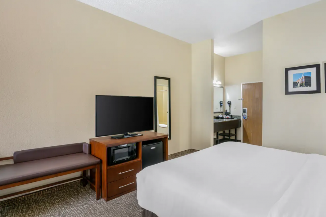 Comfort Inn & Suites La Grange - Louisville Area 9/24