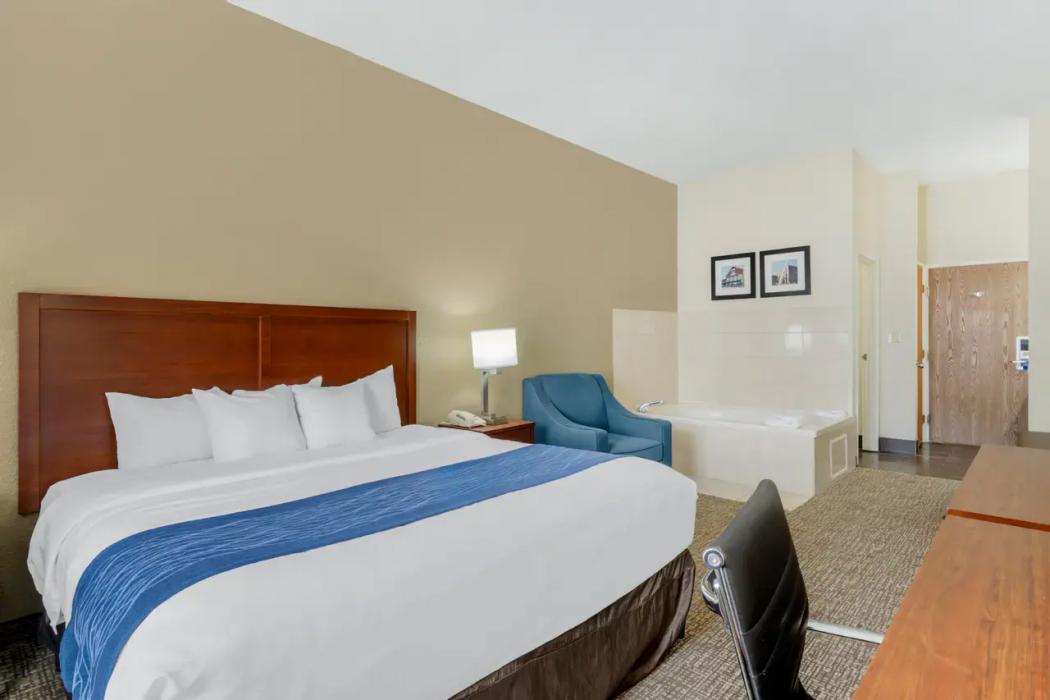 Comfort Inn & Suites La Grange - Louisville Area 10/24