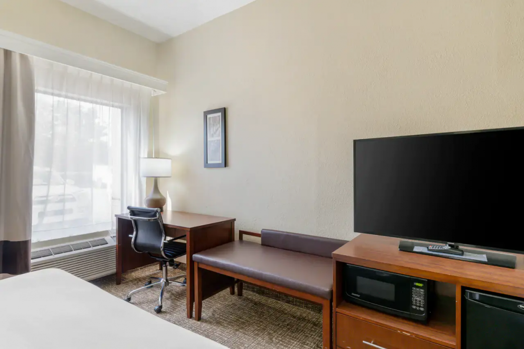 Comfort Inn & Suites La Grange - Louisville Area 11/24