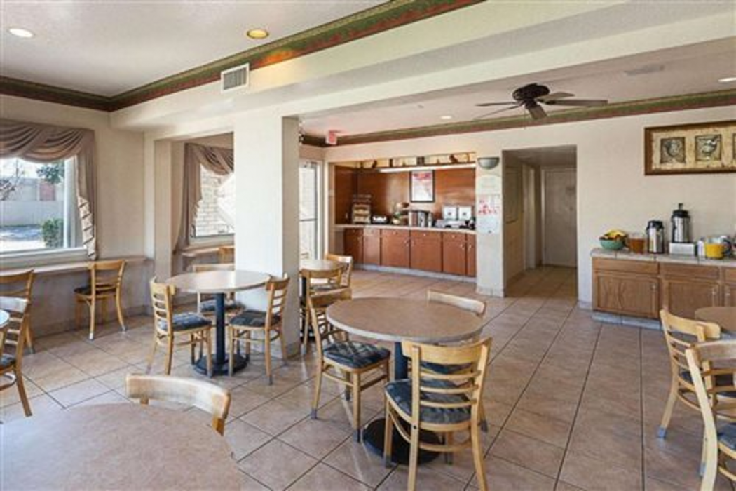 Econo Lodge Downtown South San Antonio TX 13/27