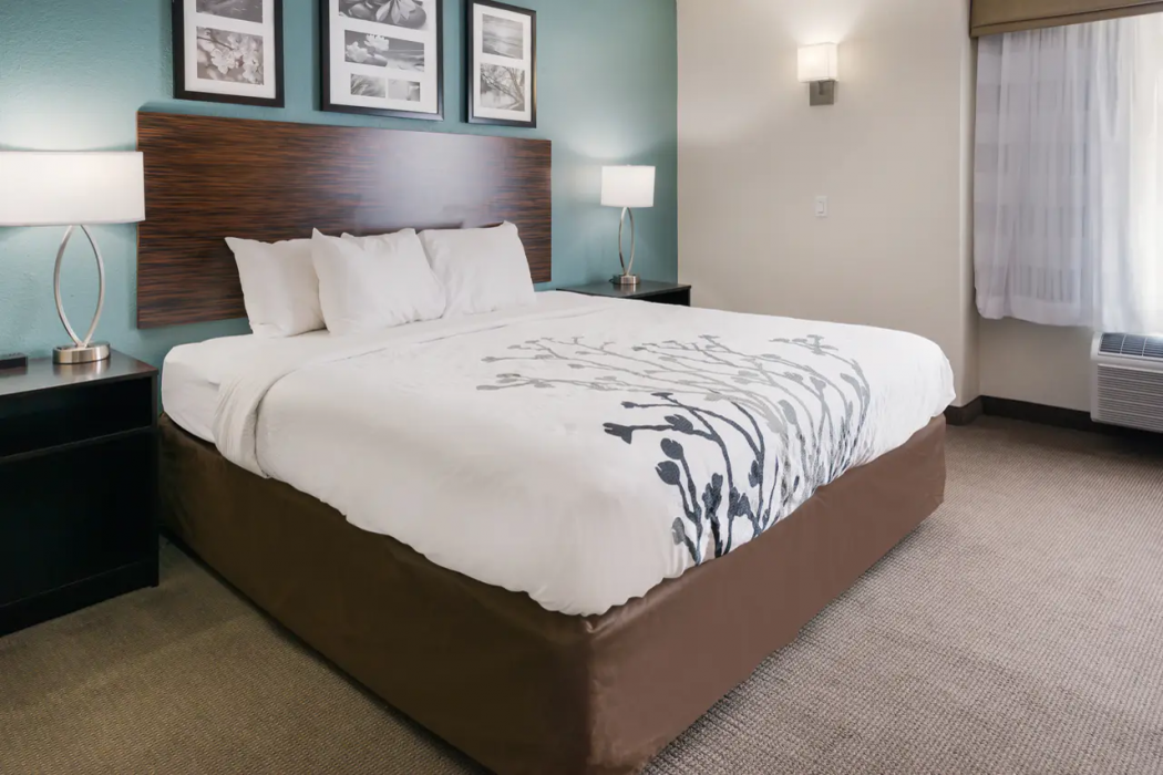 Sleep Inn & Suites Port Clinton 10/22