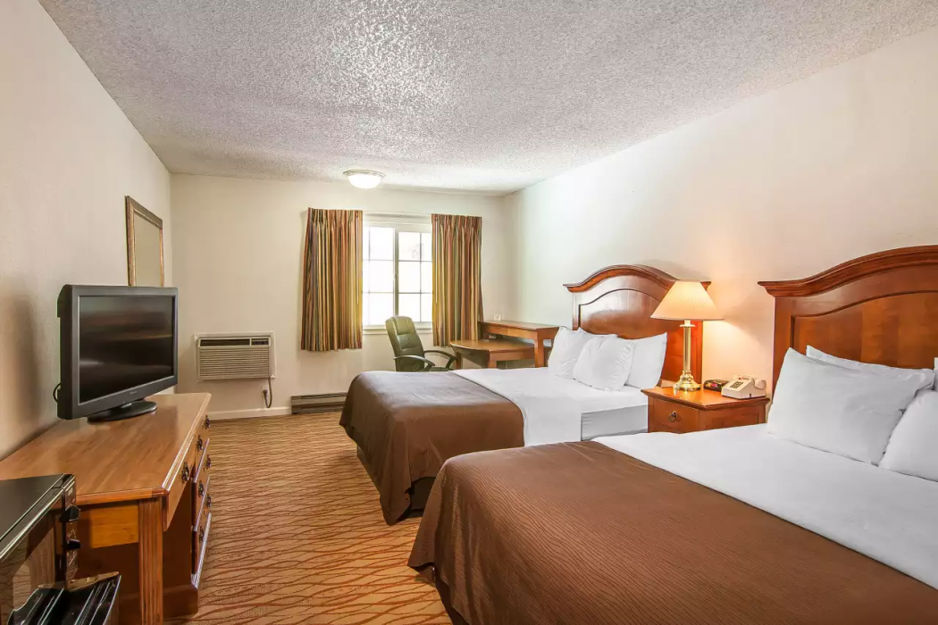Quality Inn Grants Pass, OR 24/59