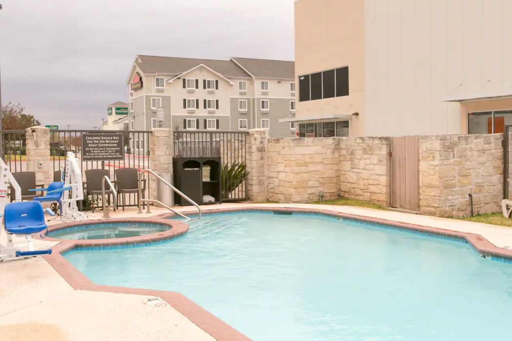 Comfort Suites Austin NW Lakeline 14/17
