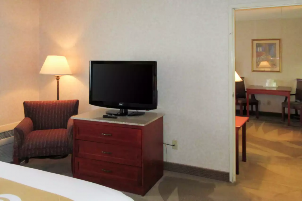 Quality Inn and Suites Downtown University Area 5/16