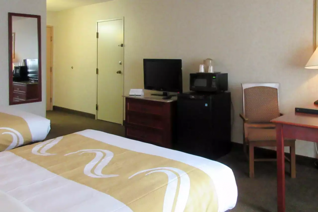 Quality Inn and Suites Downtown University Area 8/16