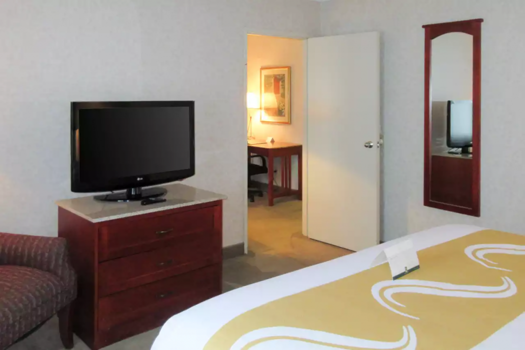 Quality Inn and Suites Downtown University Area 3/16