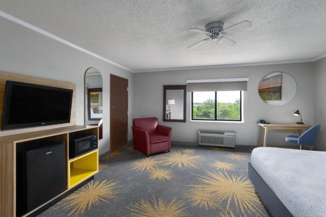 Days Inn by Wyndham Kansas City Northeast 24/65
