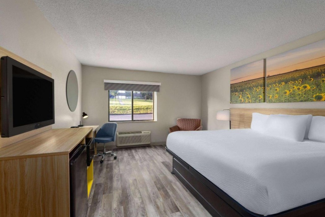 Days Inn by Wyndham Kansas City Northeast 17/65