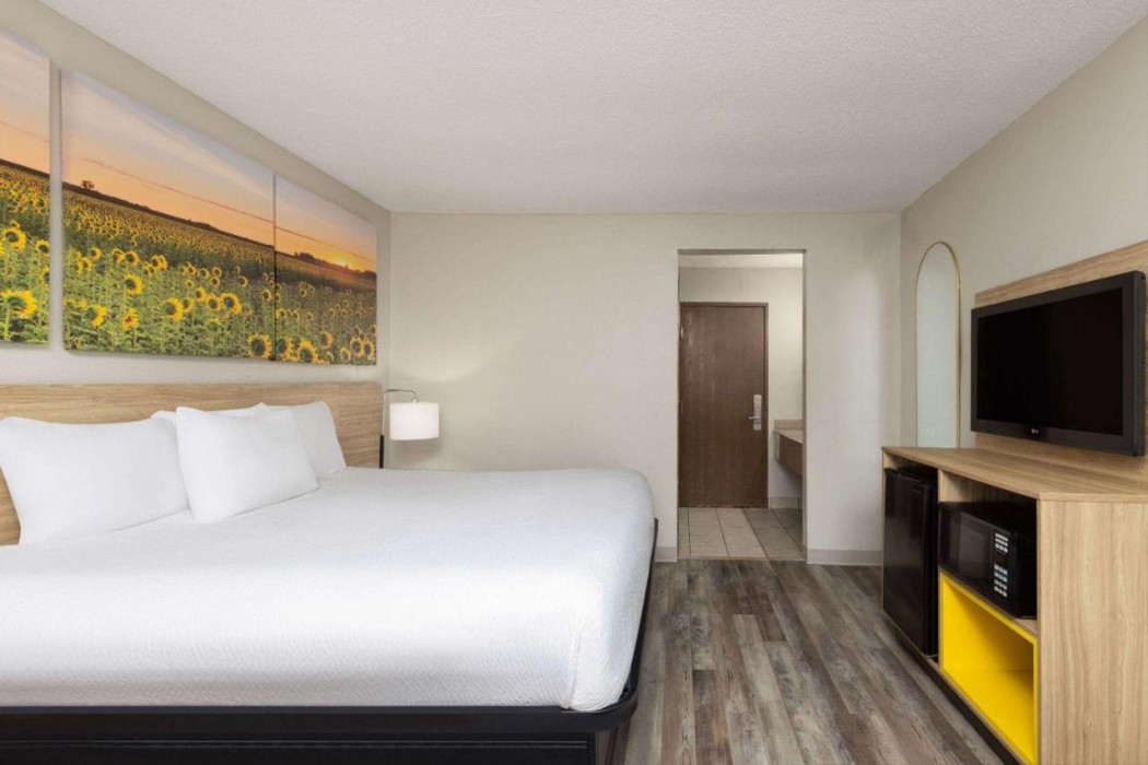 Days Inn by Wyndham Kansas City Northeast 20/65