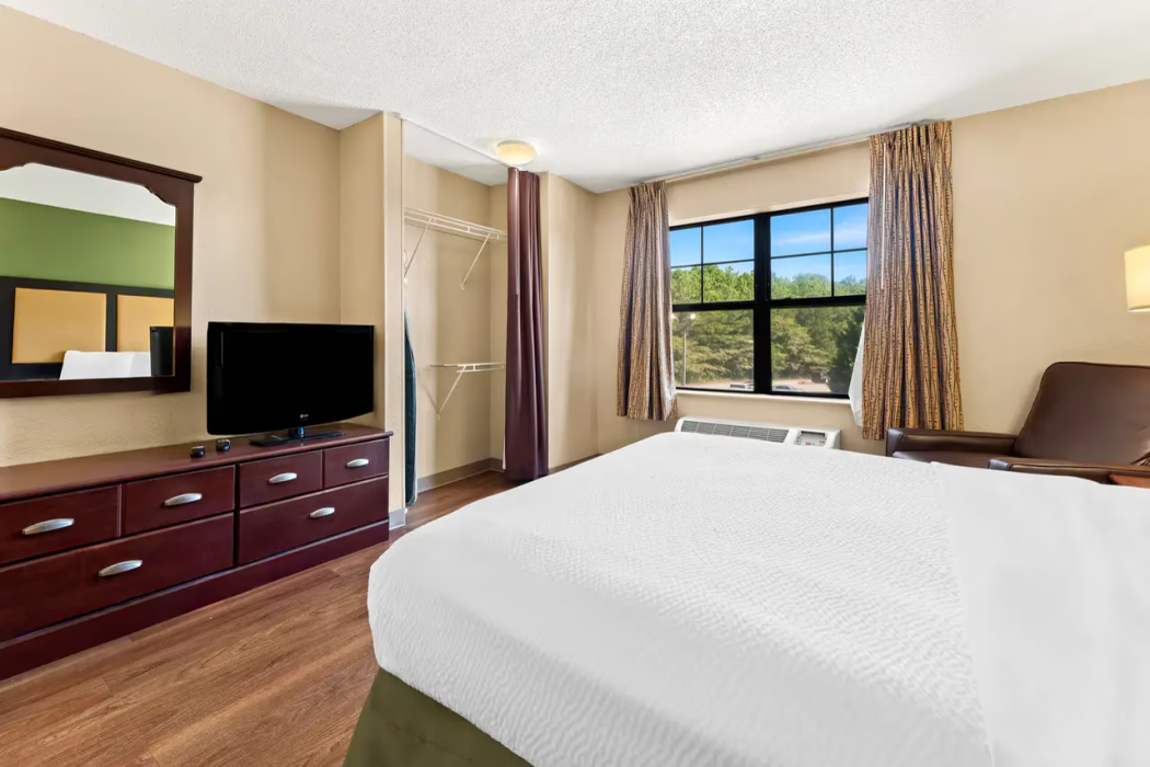 Suburban Studios Columbus Fort Benning Area 12/34