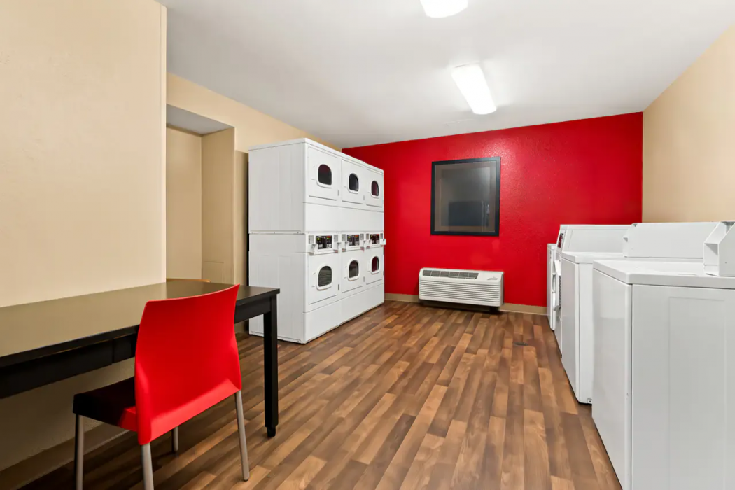 Suburban Studios Columbus Fort Benning Area 20/34