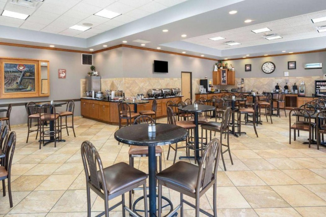 AmericInn by Wyndham Aberdeen Event Center 26/61