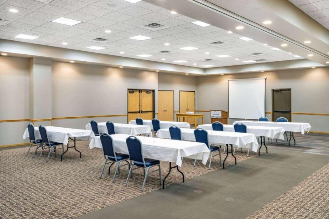 AmericInn by Wyndham Aberdeen Event Center 24/61