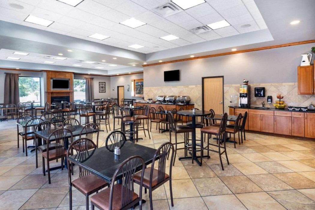 AmericInn by Wyndham Aberdeen Event Center 27/61