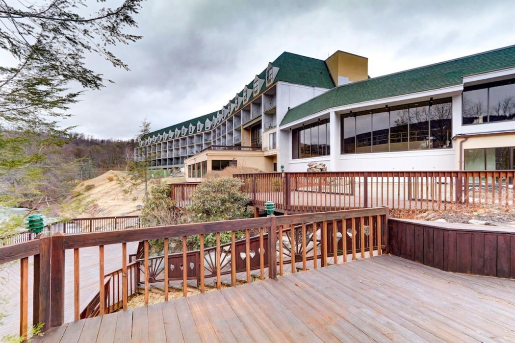 Chateau Resort & Conference Center 1/73