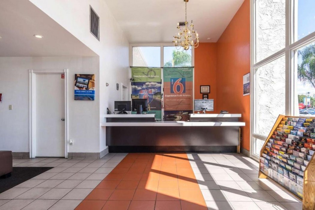 Lobby at Motel6 Redlands, CA, REDLANDS - CA