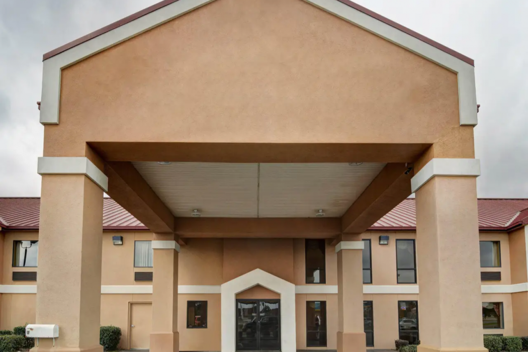 Quality Inn & Suites Pine Bluff, AR 1/23