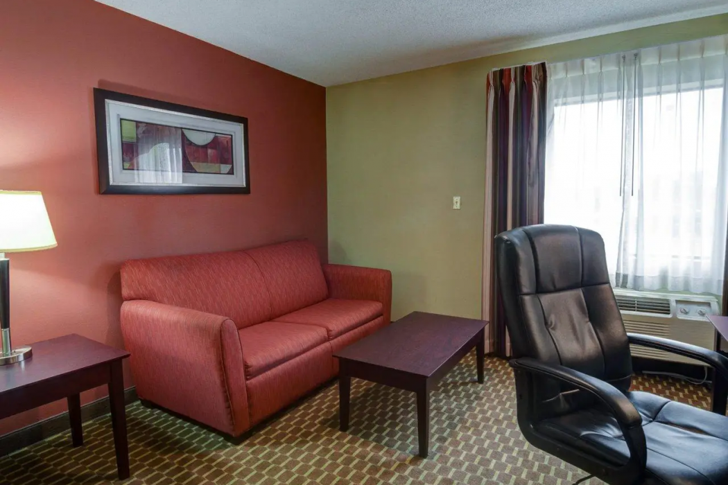 Quality Inn & Suites Pine Bluff, AR 10/23
