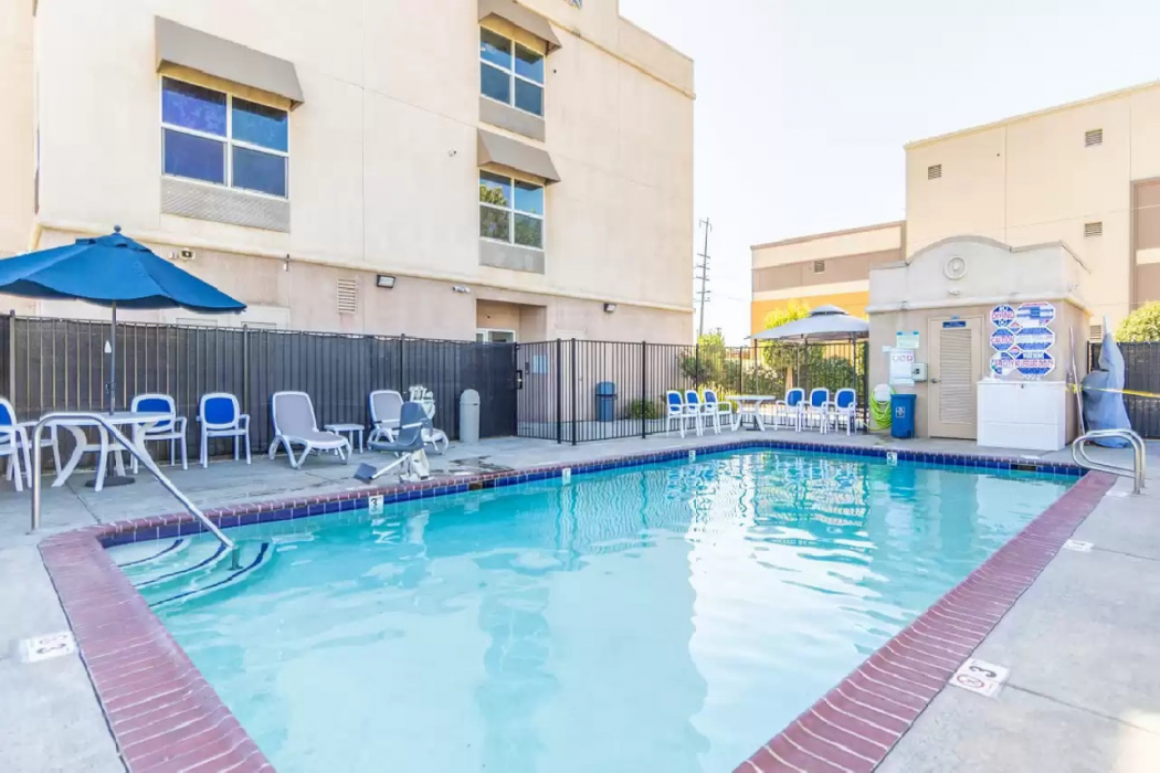 The Hanford Hotel 19/38