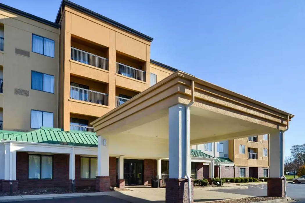Country Inn & Suites by Radisson, Brown Deer - Milwaukee North 1/65