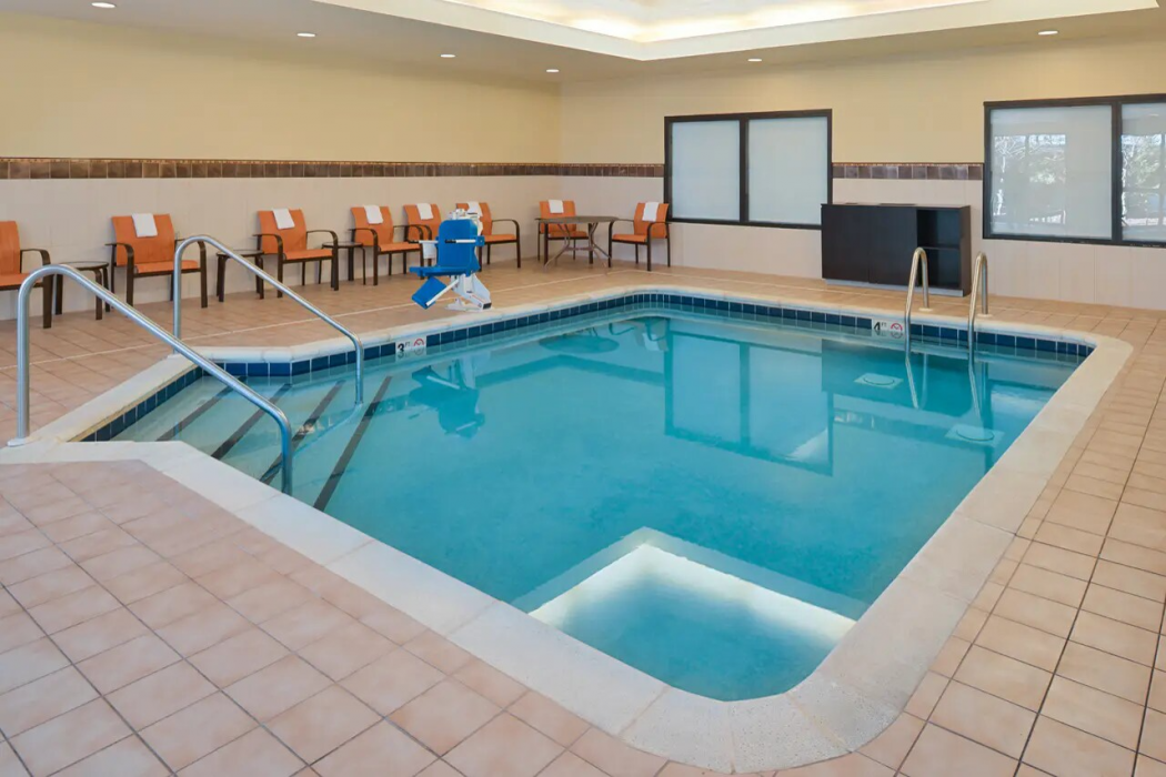 Country Inn & Suites by Radisson, Brown Deer - Milwaukee North 36/65
