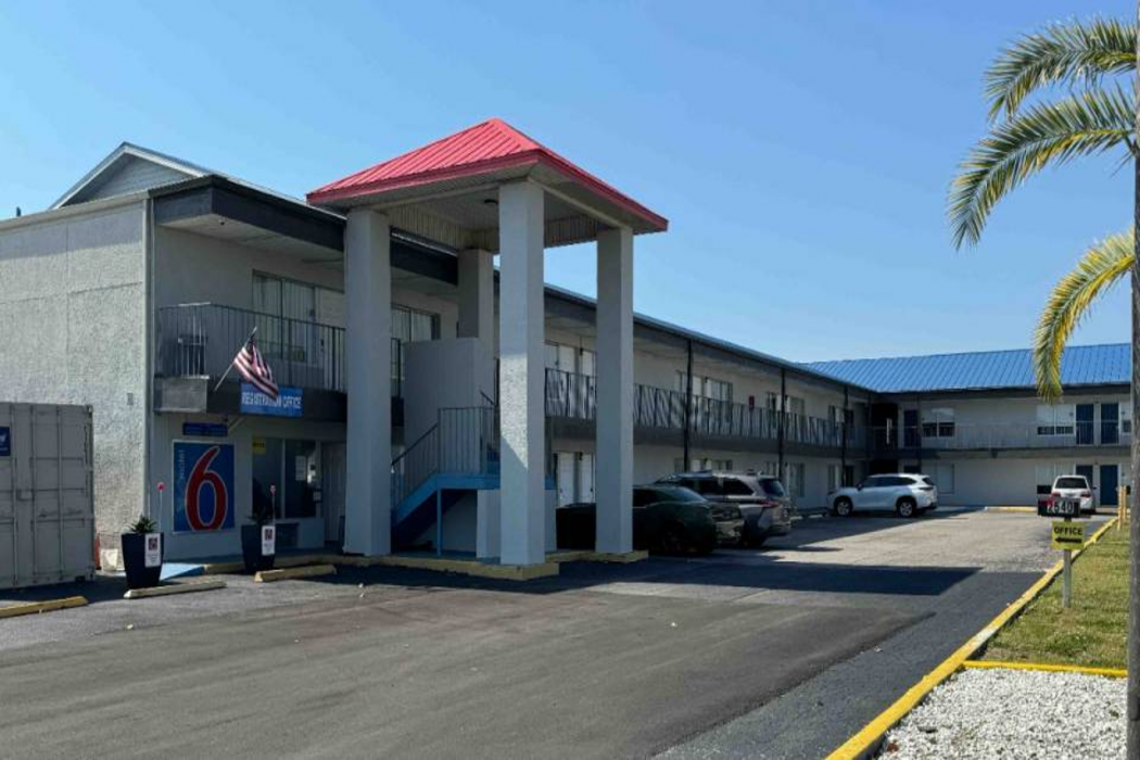 Motel6 Englewood, FL 1/64