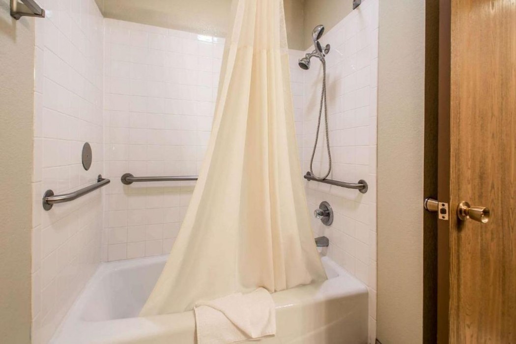 Quality Inn & Suites Decorah 15/23