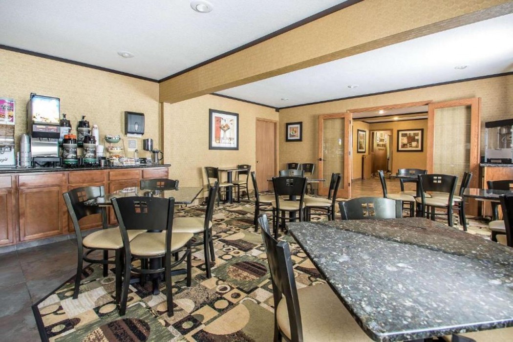 Quality Inn & Suites Decorah 16/23
