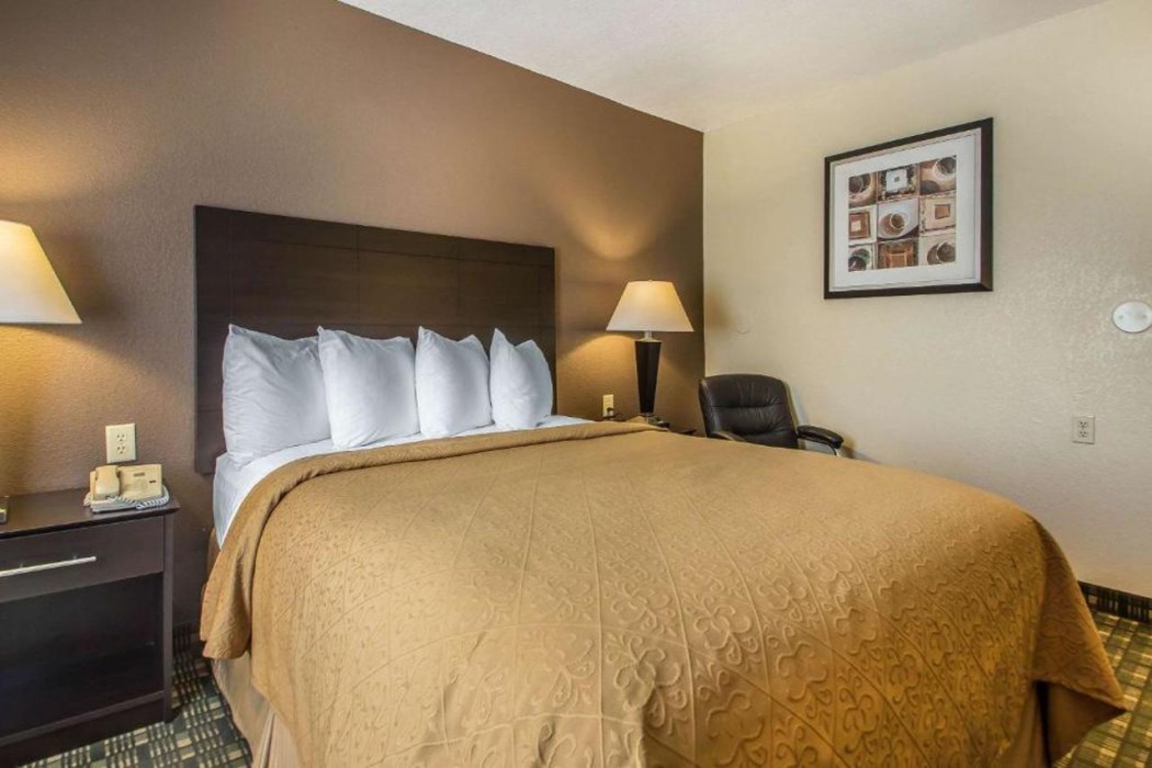 Quality Inn & Suites Decorah 11/23