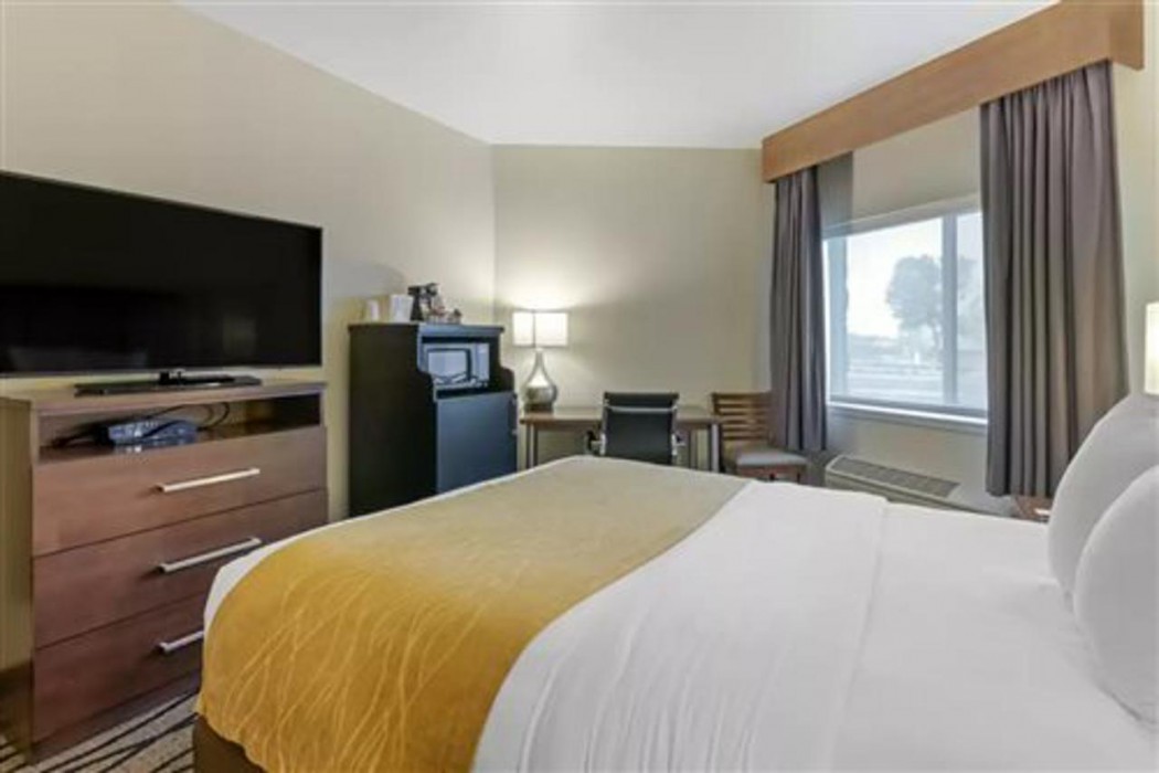 Comfort Inn and Suites Market Airport 11/17