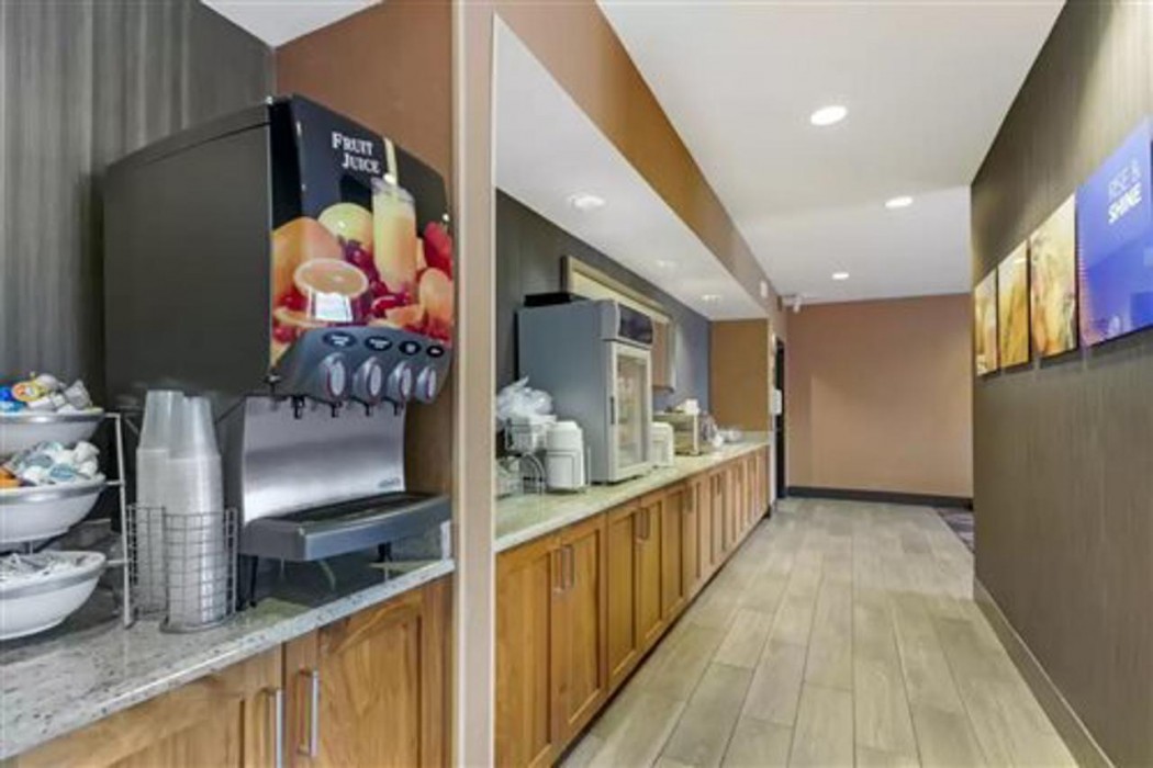 Comfort Inn and Suites Market Airport 4/17
