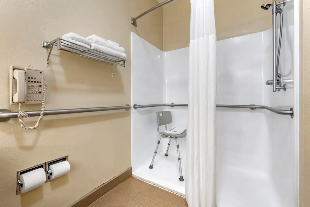 Comfort Inn & Suites Cincinnati Uptown Clifton 16/45