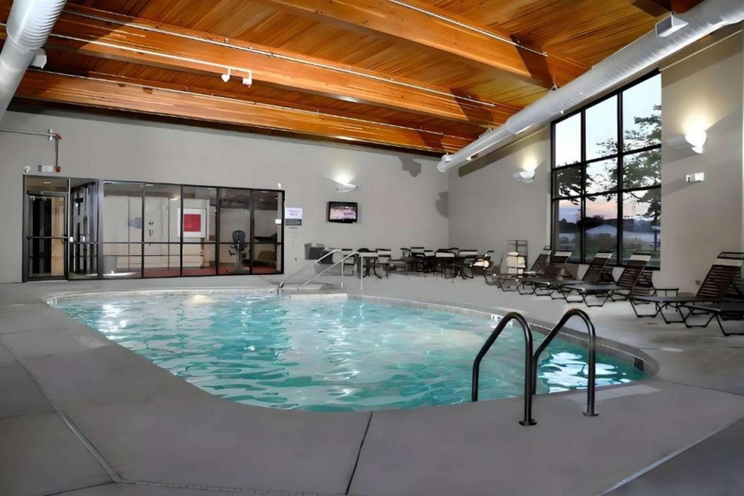 Comfort Suites Milwaukee West 5/9