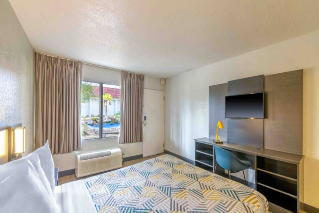 Motel6 Spring Hill, FL - Weeki Wachee 15/64