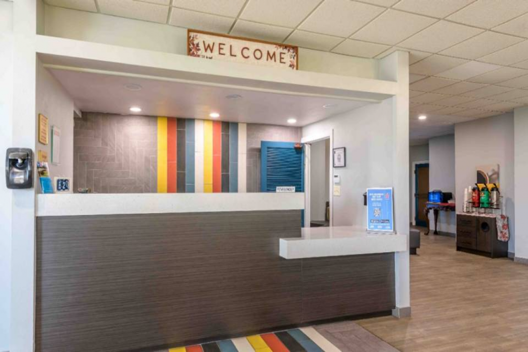 Lobby at Motel6 Spring Hill, FL - Weeki Wachee, SPRING HILL - FL