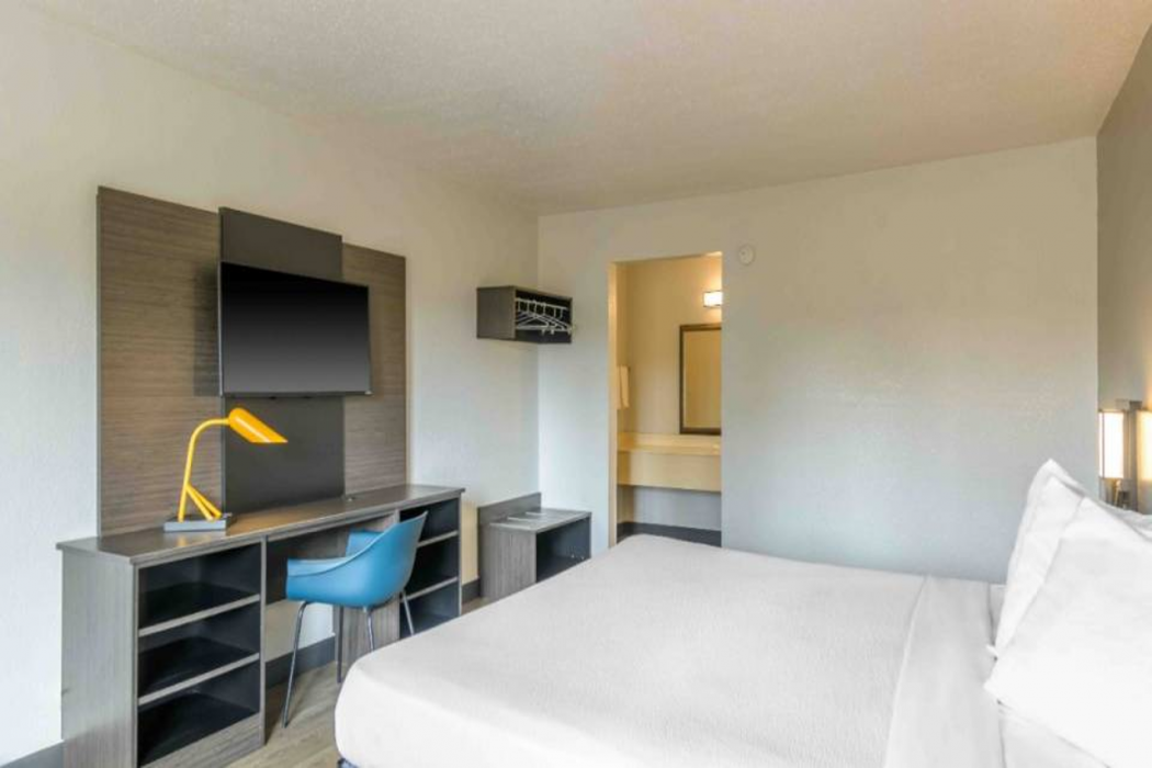 Motel6 Spring Hill, FL - Weeki Wachee 12/64