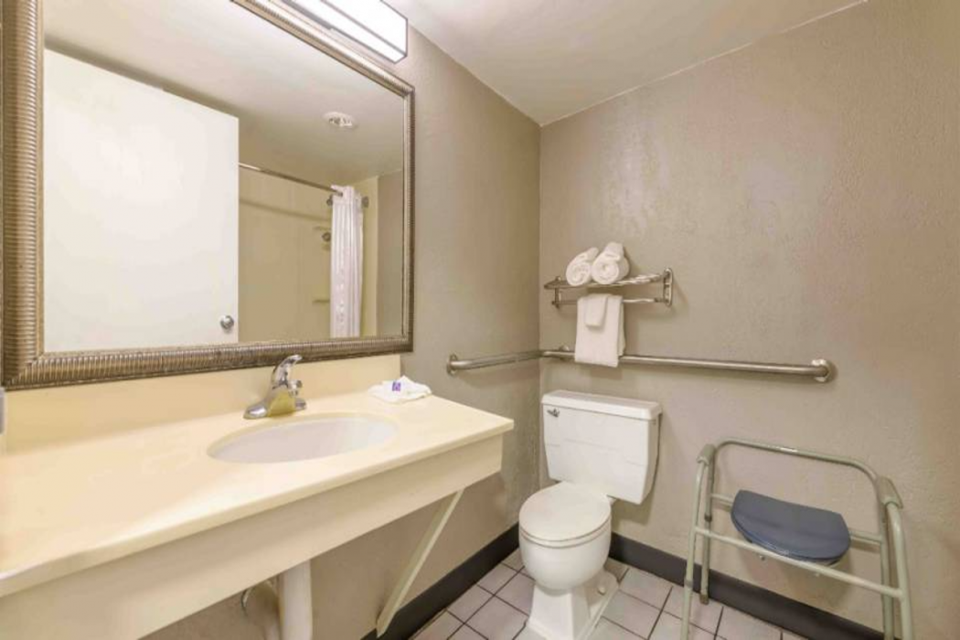 Motel6 Spring Hill, FL - Weeki Wachee 14/64