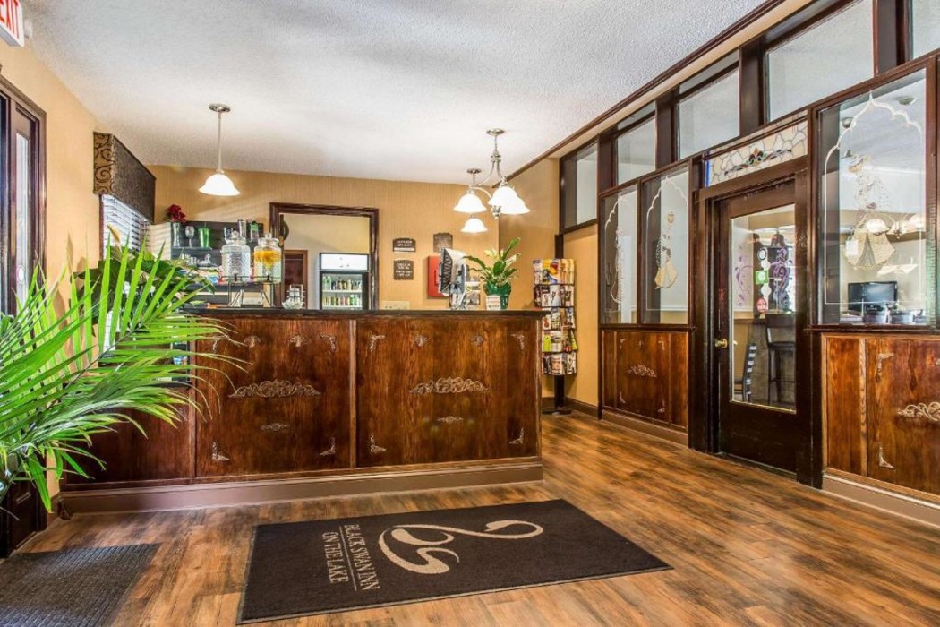 The Black Swan Lee Lenox An Ascend Collection Hotel 2/31