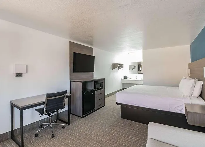 Baymont By Wyndham Grand Junction Hotel 7/35