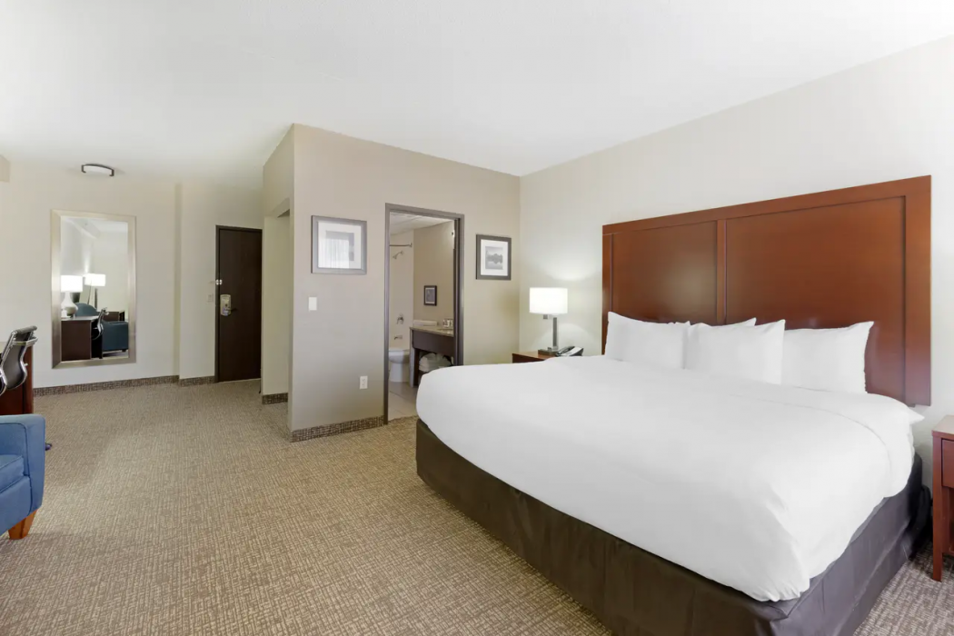 Comfort Inn and Suites Wichita Northeast, KS 10/27