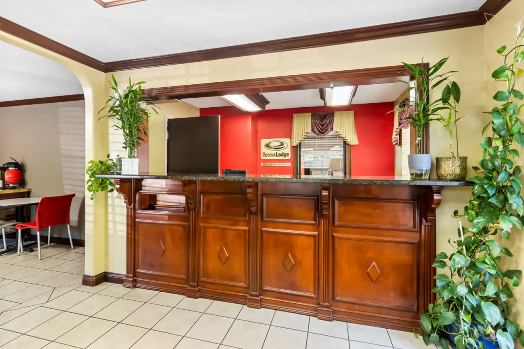 Econo Lodge Russellville, KY 2/24