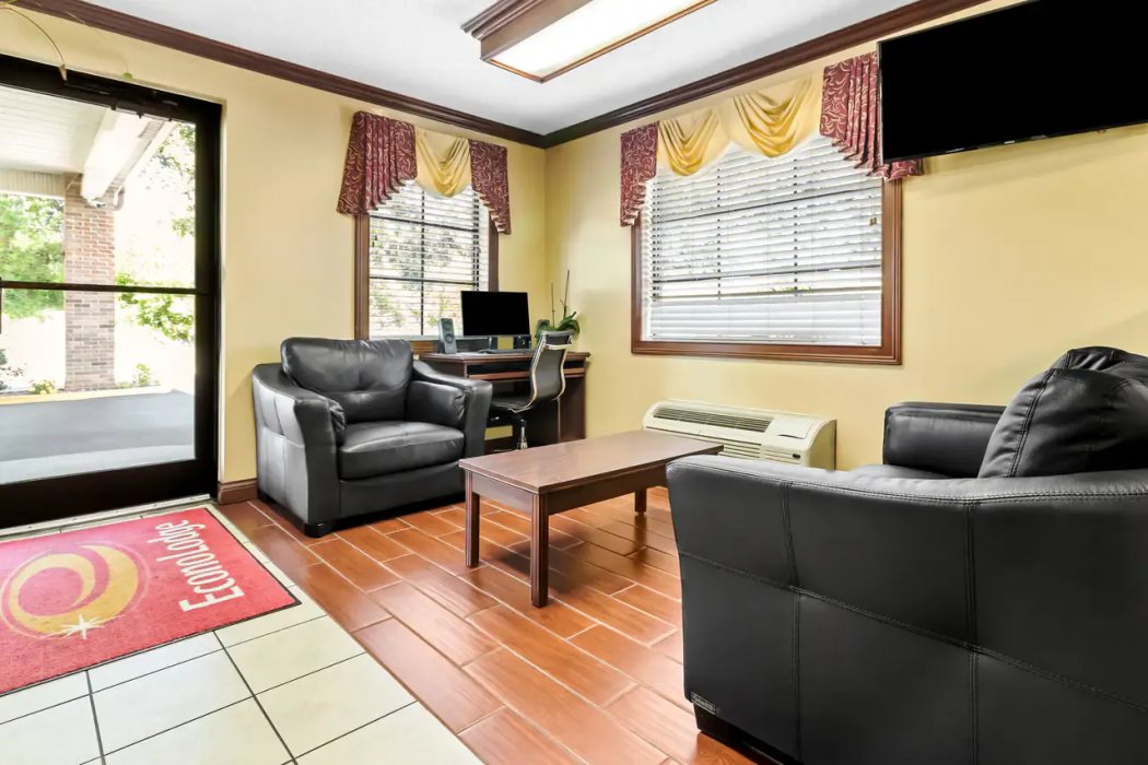 Econo Lodge Russellville, KY 3/24